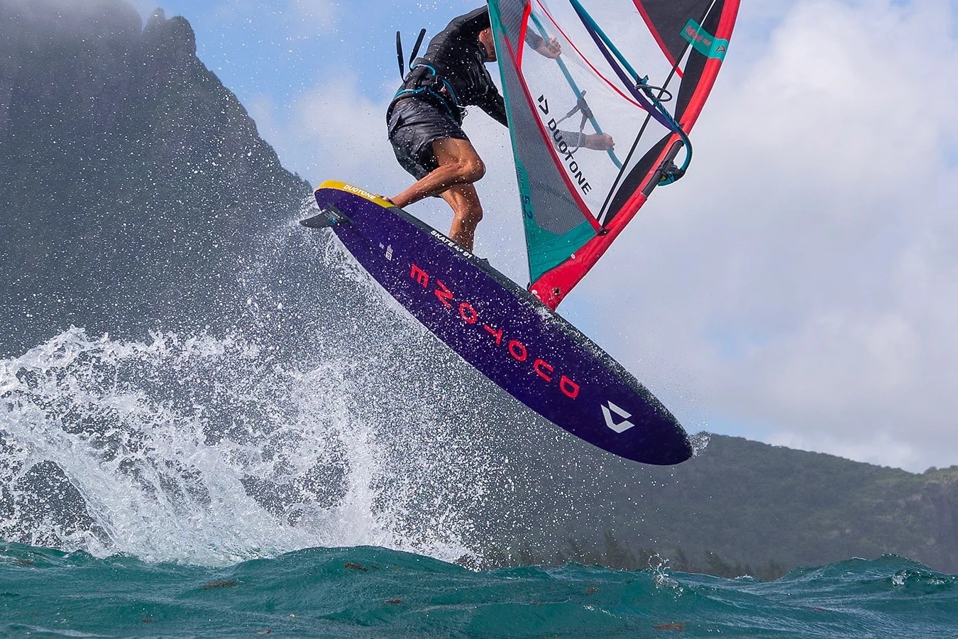 Duotone Skate SLS Windsurf Board 2024 Duotone Skate SLS Windsurf Board 2024