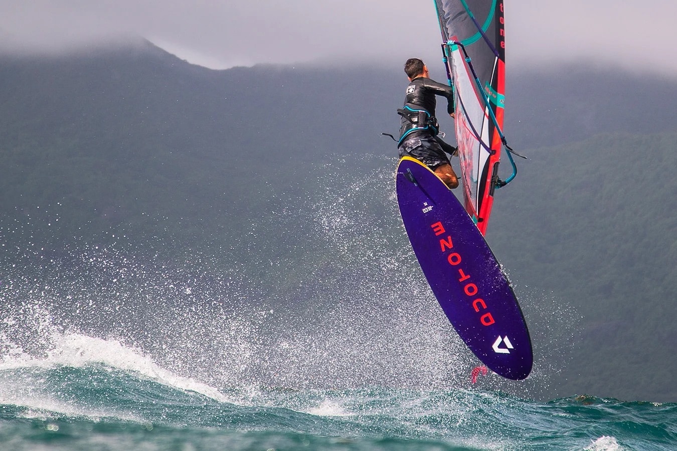 Duotone Skate SLS Windsurf Board 2024 Duotone Skate SLS Windsurf Board 2024