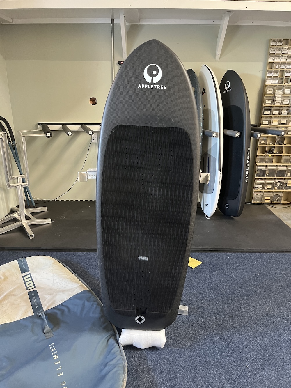 Appletree Appleslice V3 50L USED 2025 Foil Board with Board Bag Appletree Appleslice V3 50L USED 2025 Foil Board with Board Bag