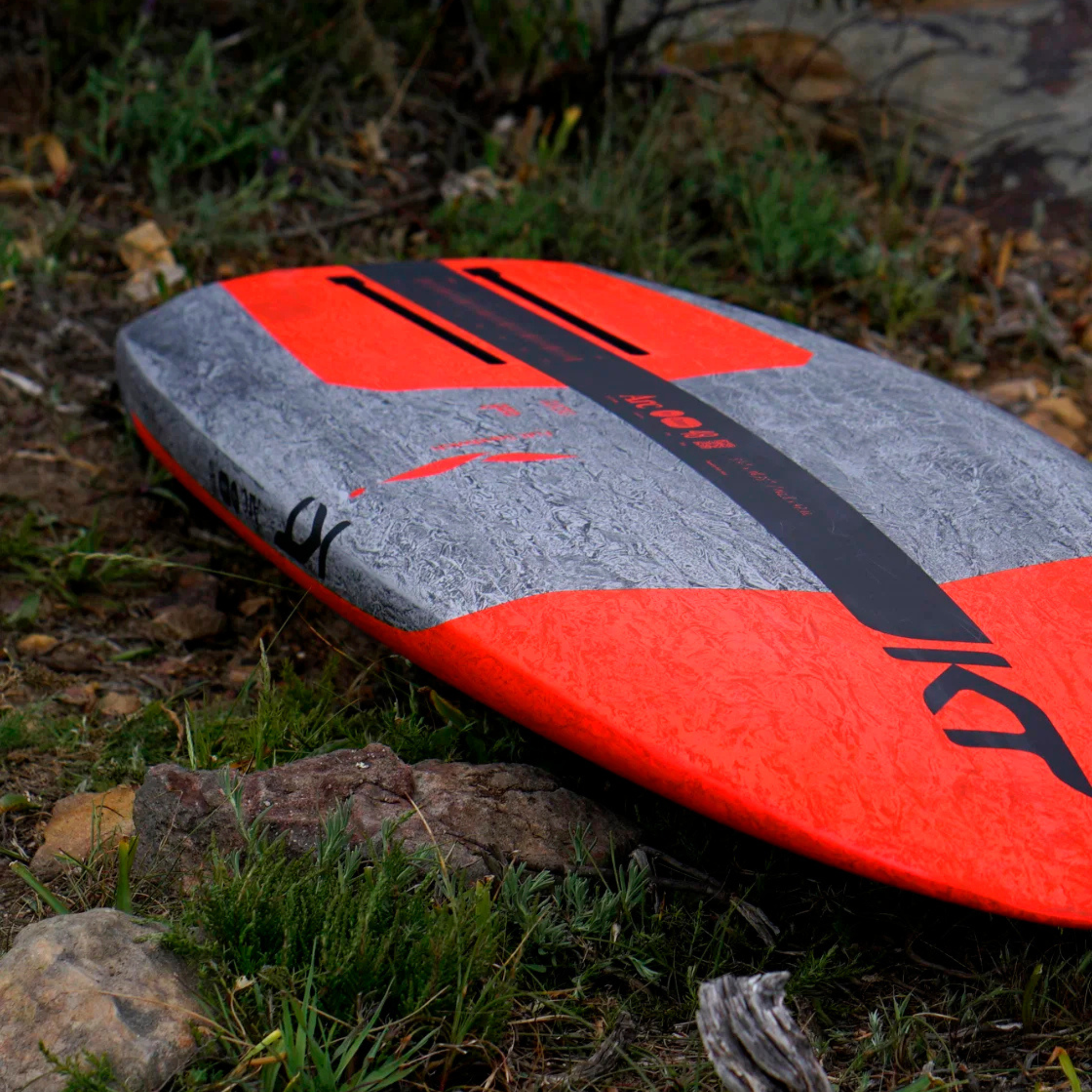 KT Arc Pro Carbon Foil Board 2026