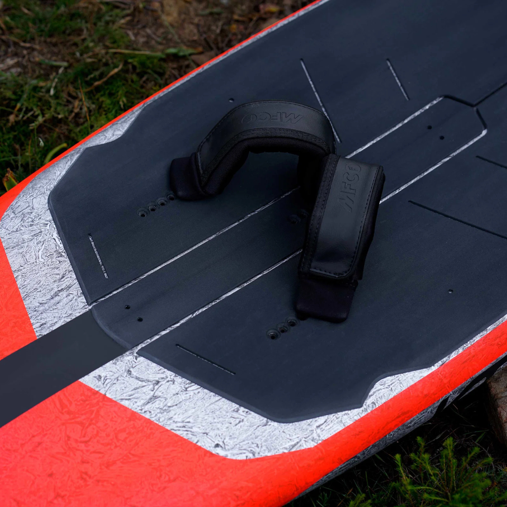 KT Arc Pro Carbon Foil Board 2026