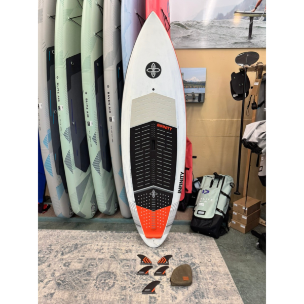 CONSIGNMENT Infinity Blur V3 8'2" x 29" (110L) 2025 A+ Condition | w/ Board Bag
