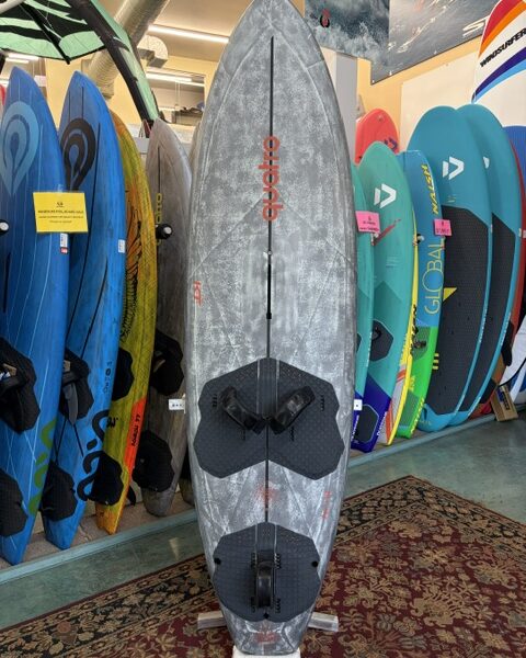 Quatro Power 4 104 2025 USED Windsurf Board