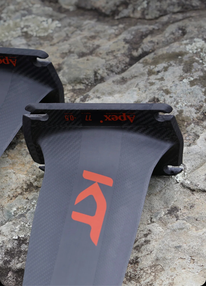 KT Apex Carbon Foil Mast 2026