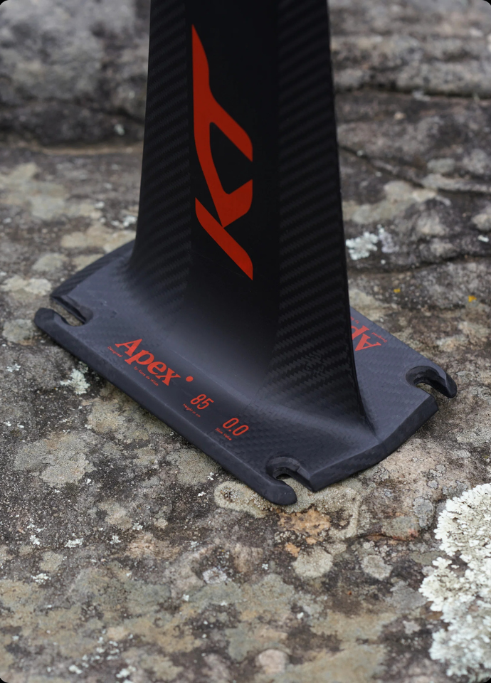 KT Apex Carbon Foil Mast 2026
