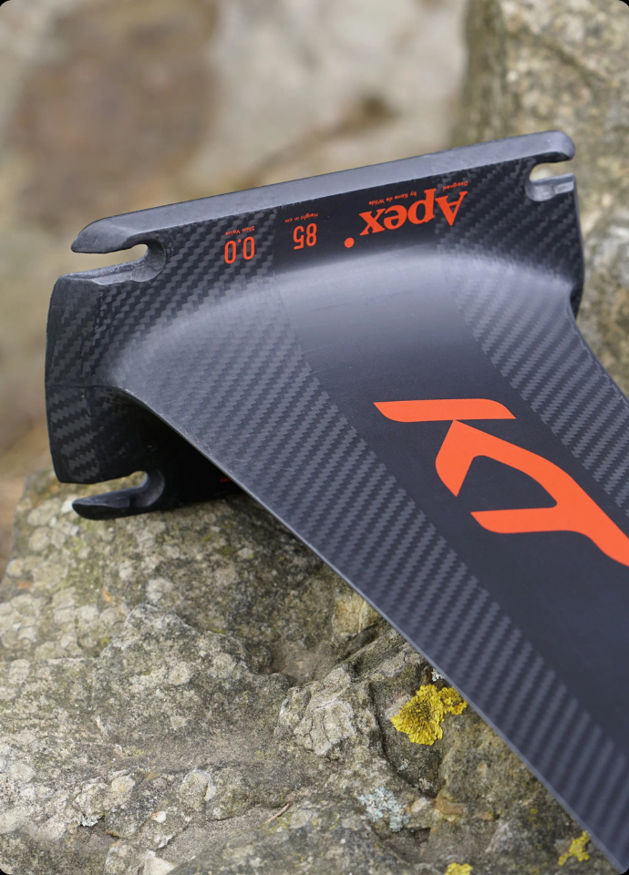 KT Apex Carbon Foil Mast 2026
