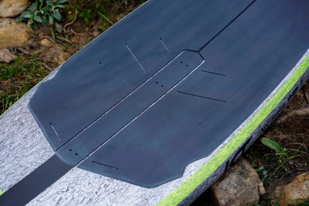 KT Arc Pro Carbon Strapless Foil Board 2026
