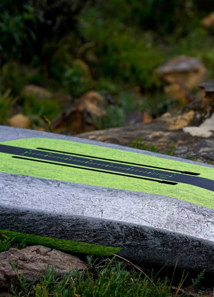 KT Arc Pro Carbon Strapless Foil Board 2026